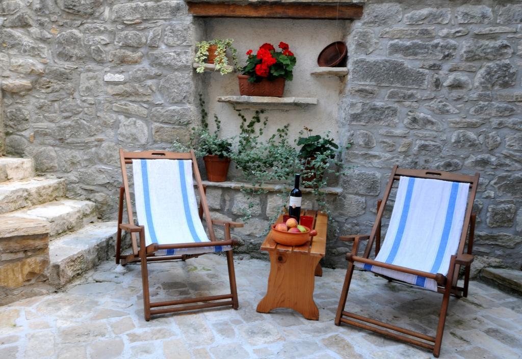 Holiday Homes Poli Svetega Antona Gračišće Стая снимка