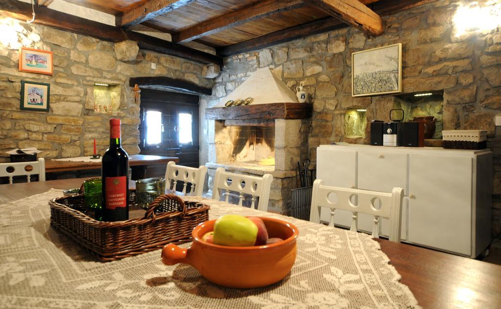 Holiday Homes Poli Svetega Antona Gračišće Стая снимка