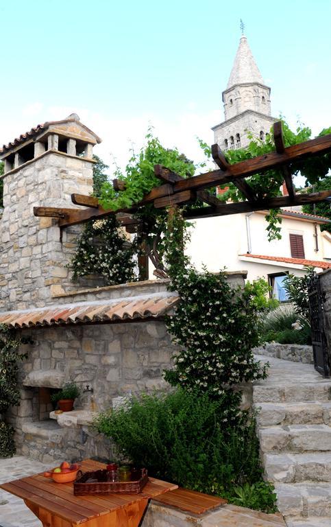 Holiday Homes Poli Svetega Antona Gračišće Екстериор снимка
