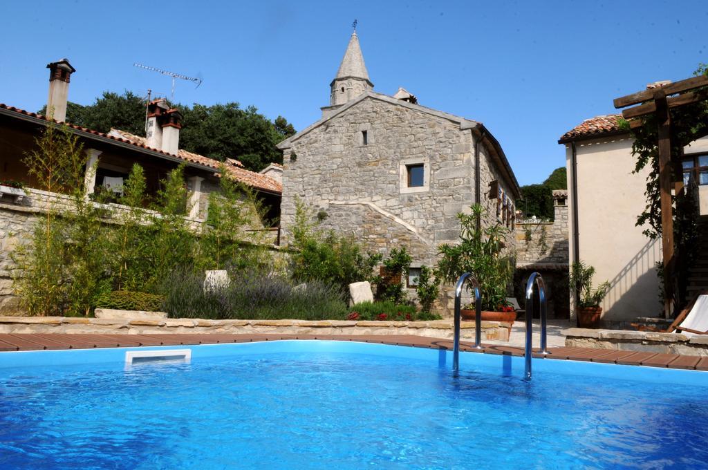 Holiday Homes Poli Svetega Antona Gračišće Стая снимка