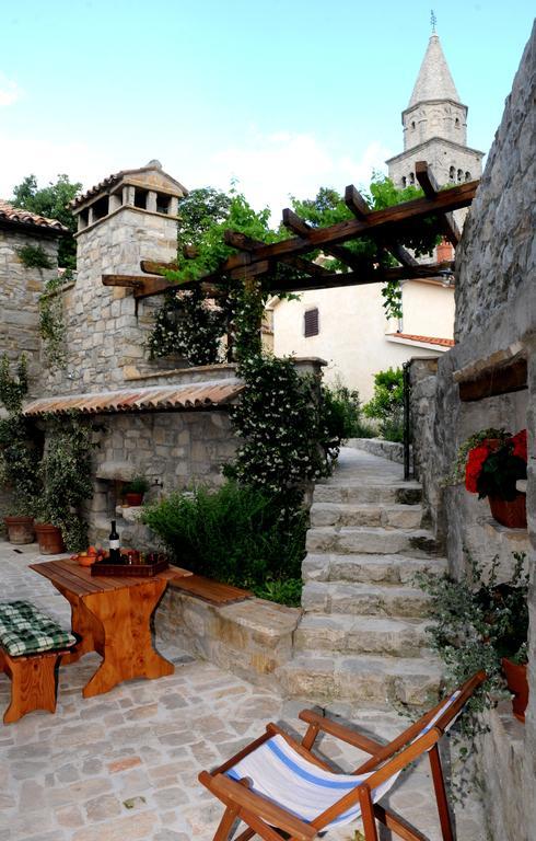 Holiday Homes Poli Svetega Antona Gračišće Стая снимка