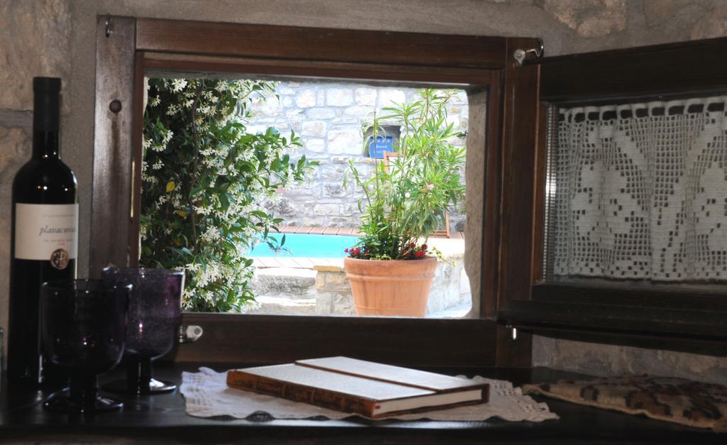 Holiday Homes Poli Svetega Antona Gračišće Стая снимка