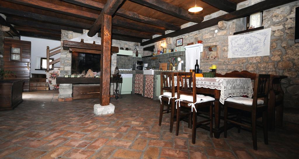 Holiday Homes Poli Svetega Antona Gračišće Екстериор снимка