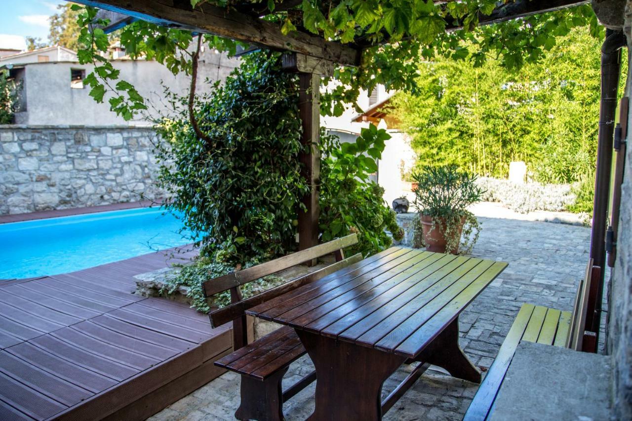 Holiday Homes Poli Svetega Antona Gračišće Екстериор снимка