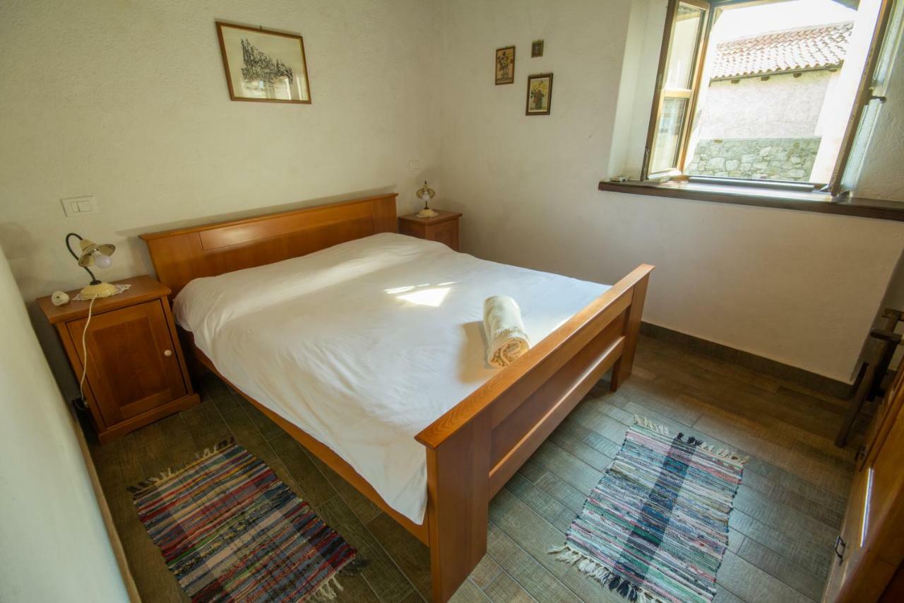 Holiday Homes Poli Svetega Antona Gračišće Екстериор снимка