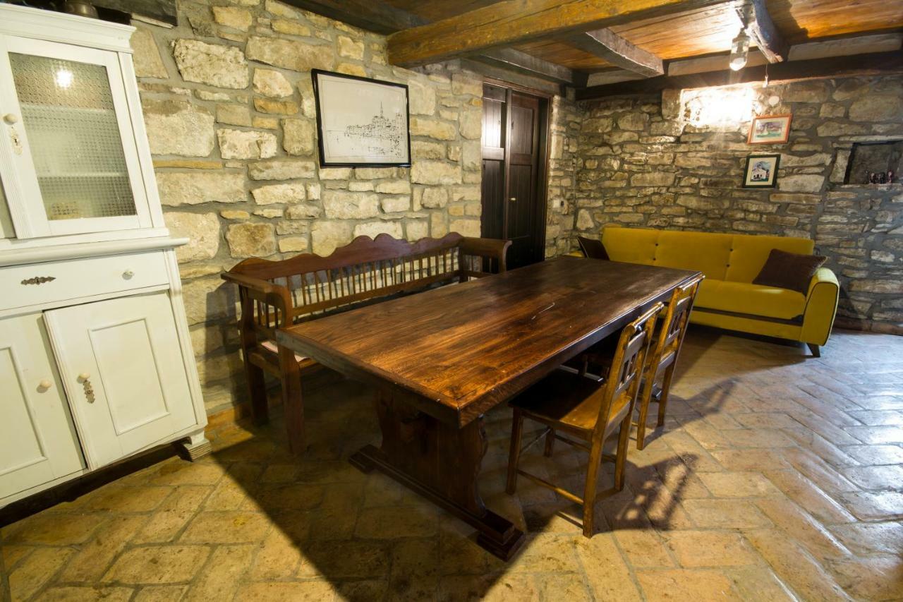 Holiday Homes Poli Svetega Antona Gračišće Екстериор снимка