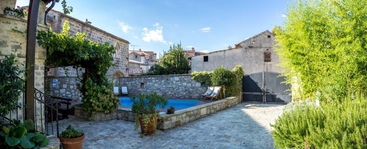 Holiday Homes Poli Svetega Antona Gračišće Екстериор снимка