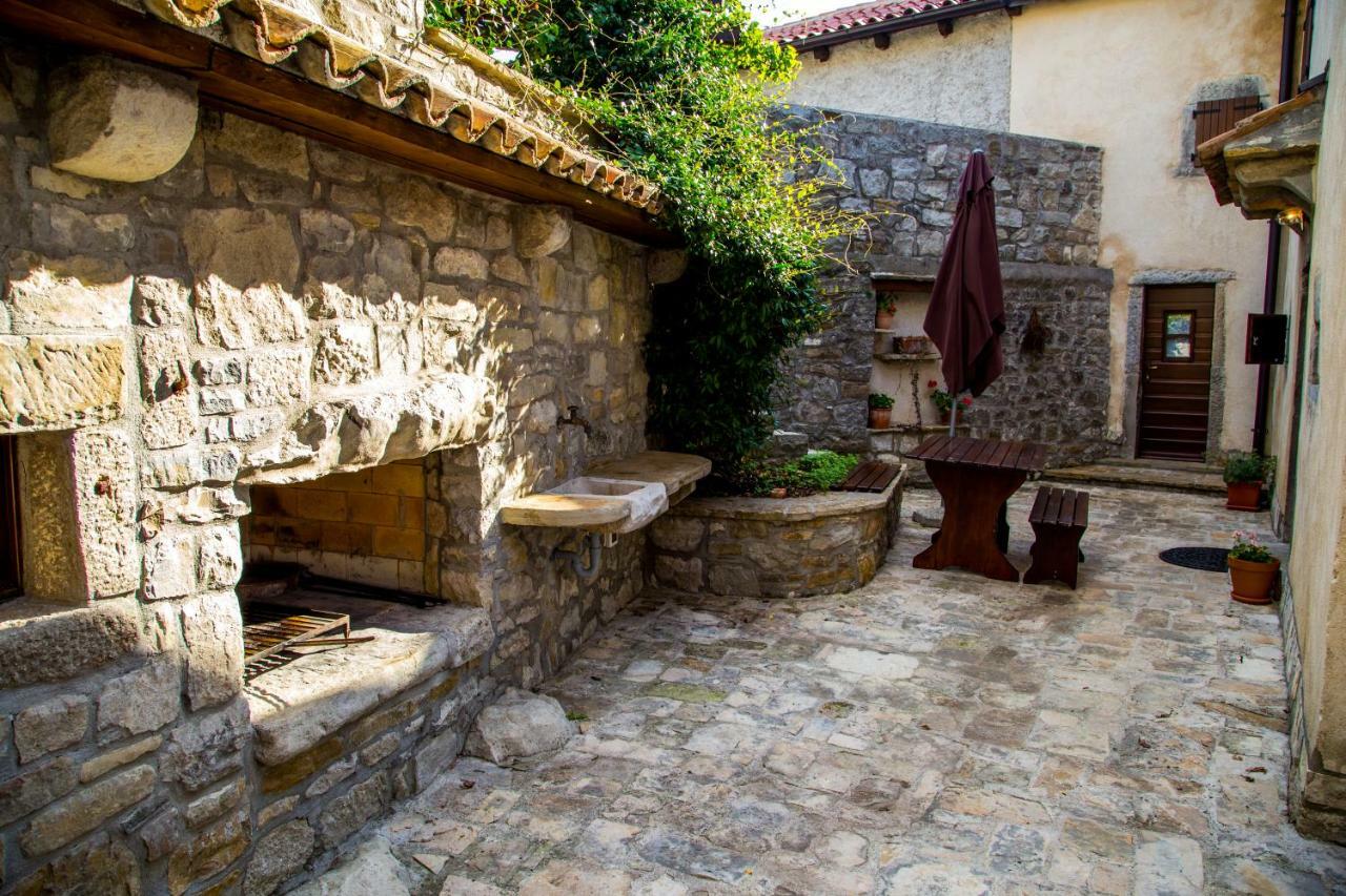 Holiday Homes Poli Svetega Antona Gračišće Екстериор снимка
