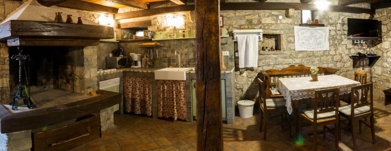 Holiday Homes Poli Svetega Antona Gračišće Екстериор снимка