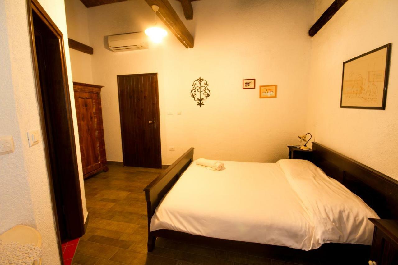 Holiday Homes Poli Svetega Antona Gračišće Екстериор снимка