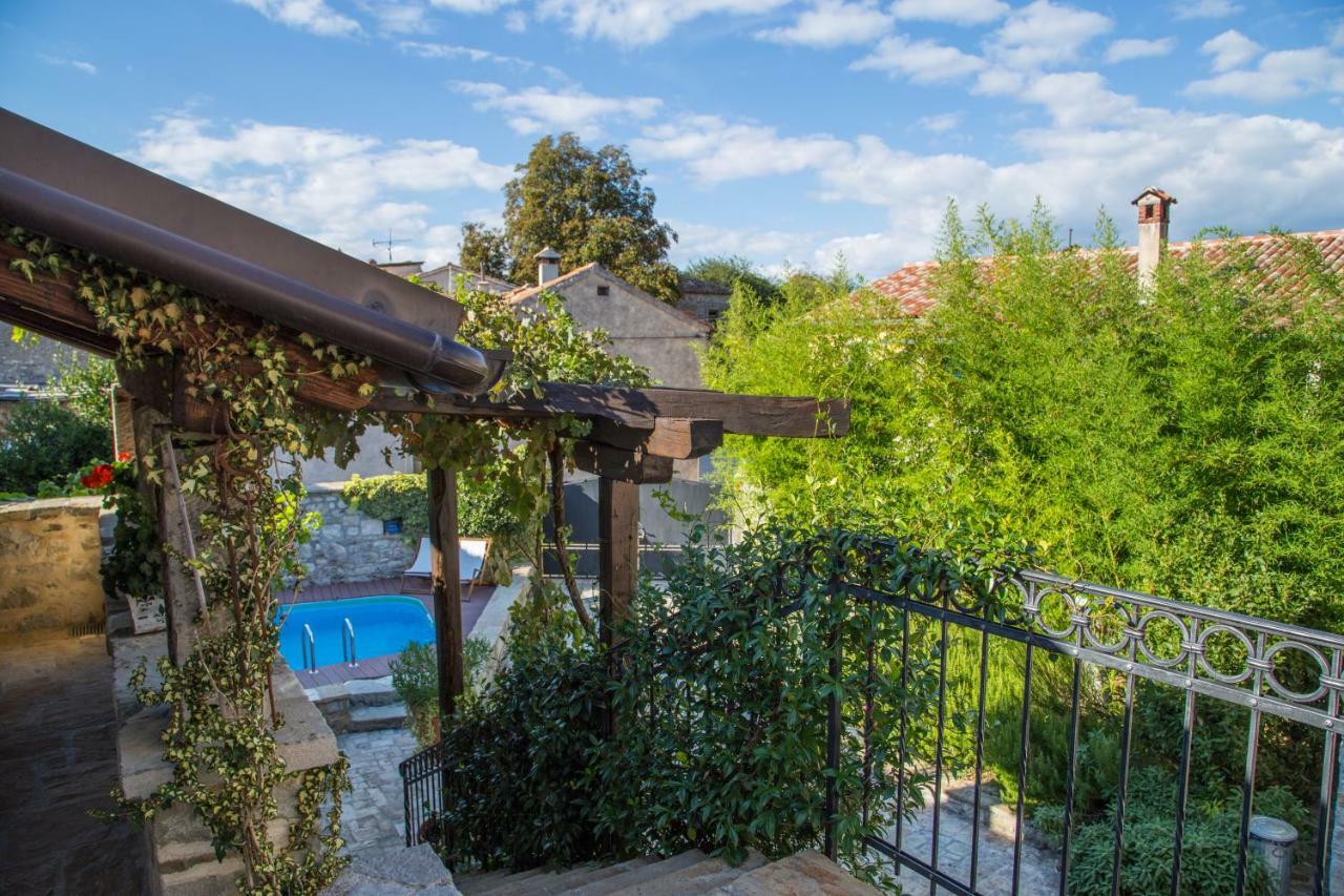 Holiday Homes Poli Svetega Antona Gračišće Екстериор снимка